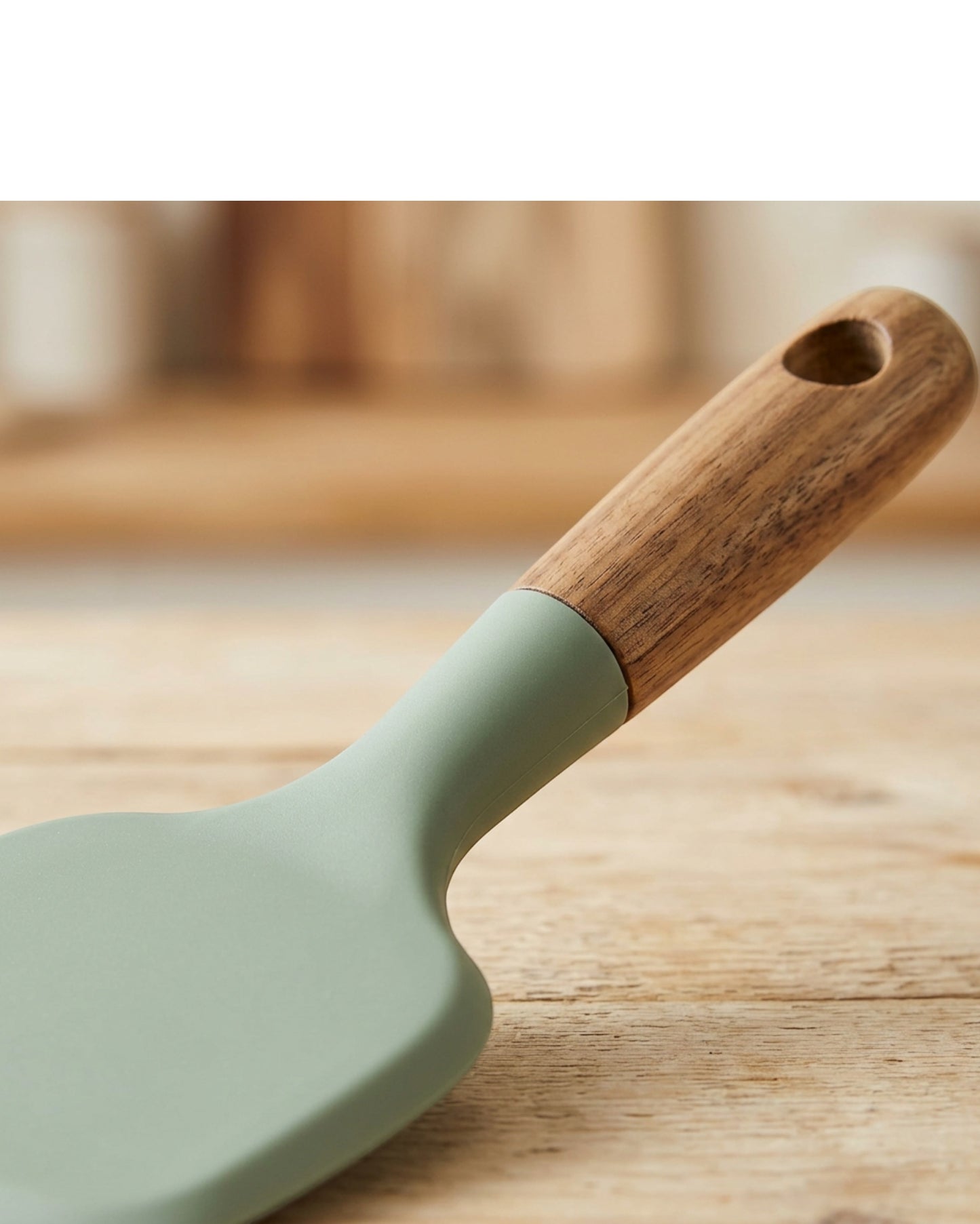 Kpvxg Solid Silicone Turner Acacia Handle Sage 32 cm - Detail view