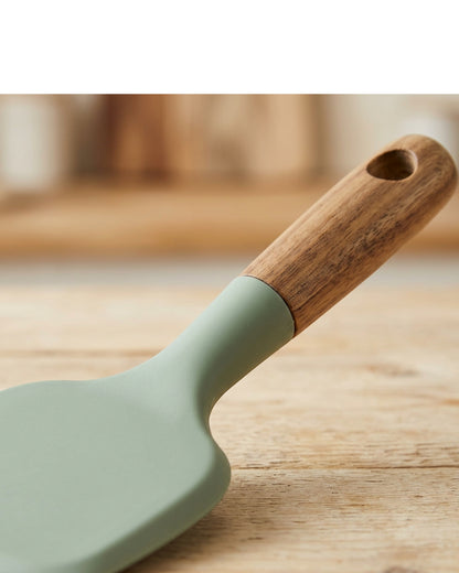 Kpvxg Solid Silicone Turner Acacia Handle Sage 32 cm - Detail view